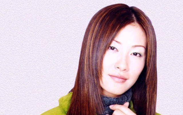 50岁陈慧琳近况,富豪老公破产后复出,如今5转行当英语老师_陈慧珊