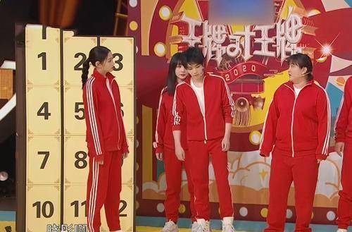 173cm关晓彤碰上173cm华晨宇,看到俩人身高差,网友炸锅_因为_故事