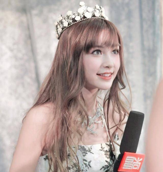 angelababy早年时期的照片,精致得像洋娃娃,谁能说一句不好看?