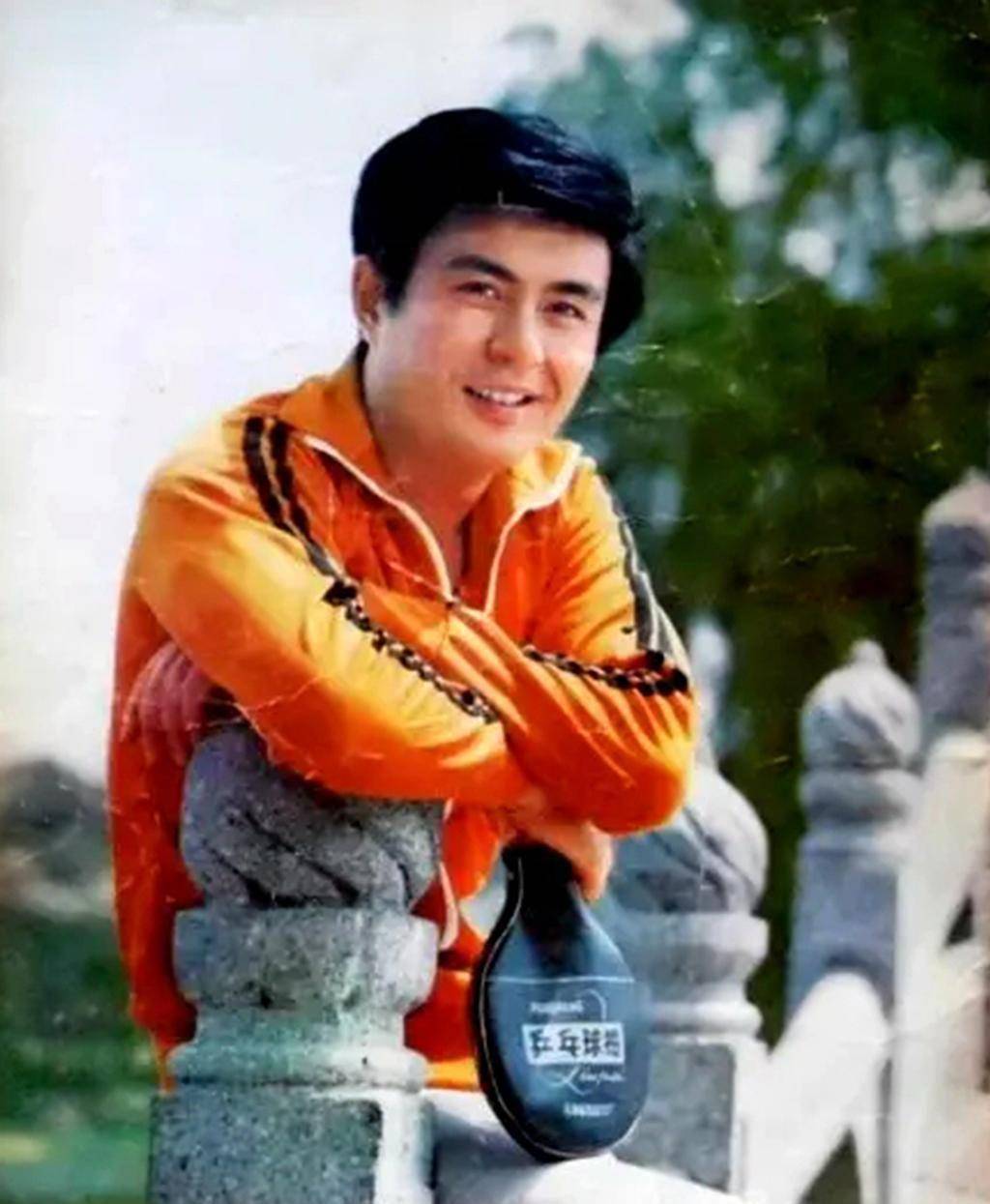 这一期"银苑新花"介绍了5位演员,分别是温玉娟,殷亭如,何玲,梁同裕和