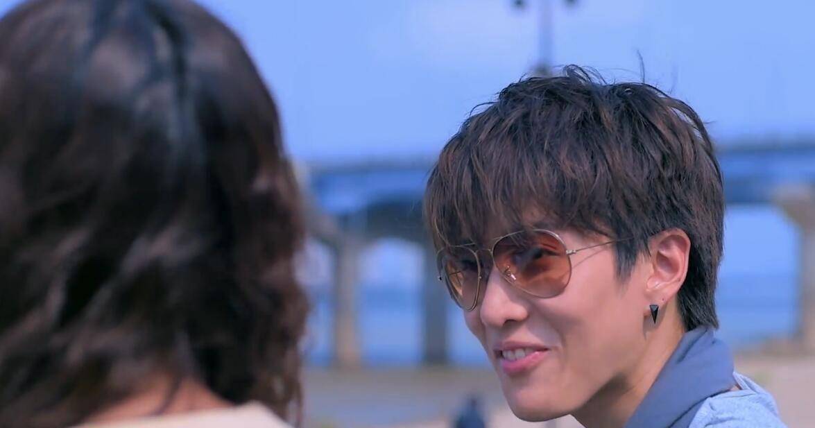 其实,mike和前女友sara已经分手了,但是分手时才发现sara已经怀孕