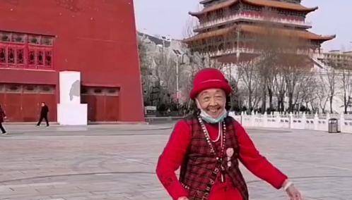 85岁马玉琴跳舞没人看，吵架意外牵出“老孙头”，爱情真变质了？