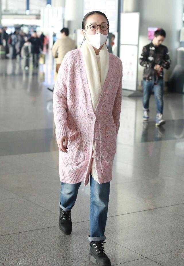 周迅开车很年轻,珍珠皮毛很精致,但眼睛真的老了_风格_少女_青春