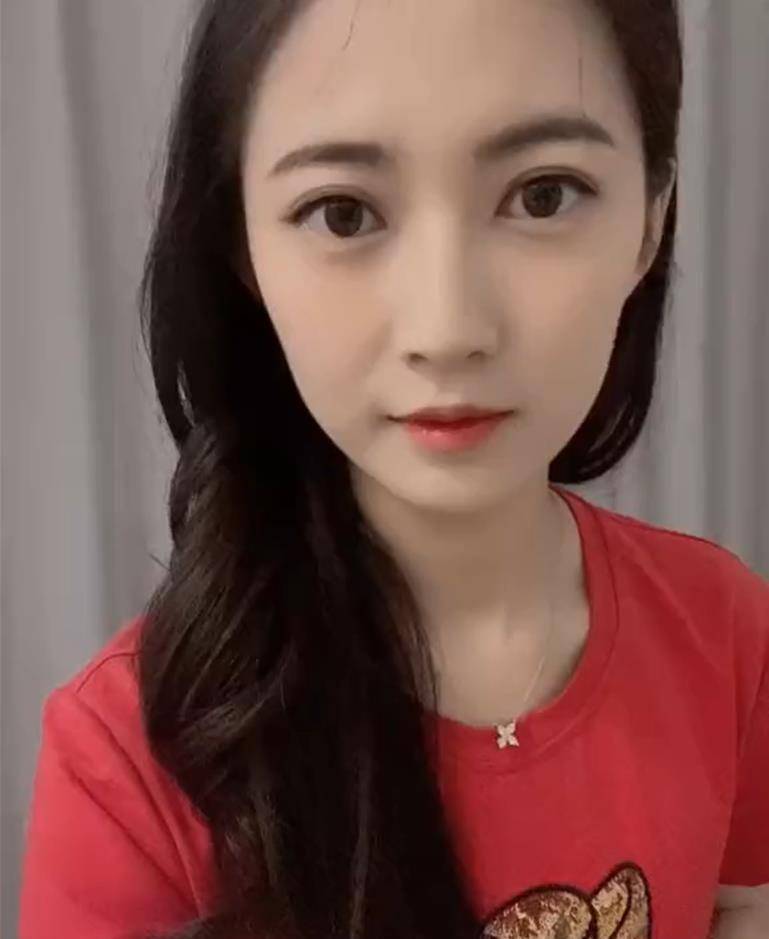 a4腰刚过去,陈钰琪的瓷碗腰又来,网友:这么瘦真的好吗_挑战_女明星