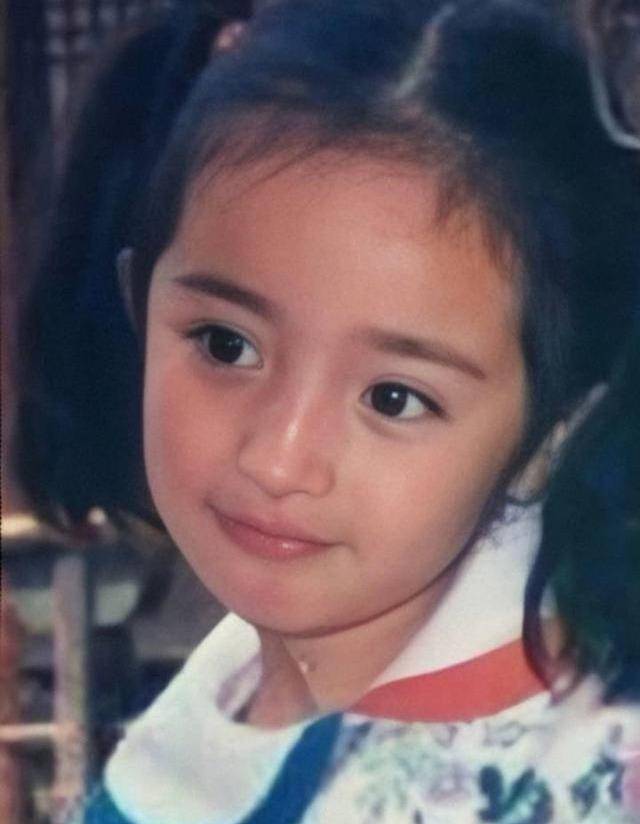 ai修复后,杨幂孙俪早年同框照暴露真实颜值,你觉得谁更漂亮?