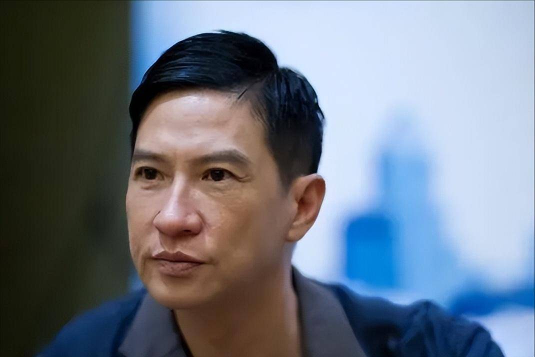 惹怒张家辉,逼问唐嫣,调侃大佬,成名后的华少有多膨胀?