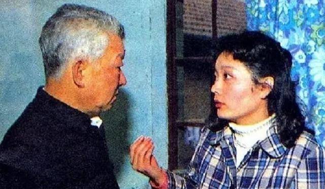 张闽的母亲是罗静宜,也是上影厂演员,1955年在《闽