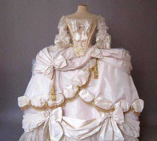 巴洛克时期"大裙摆"的秘密!