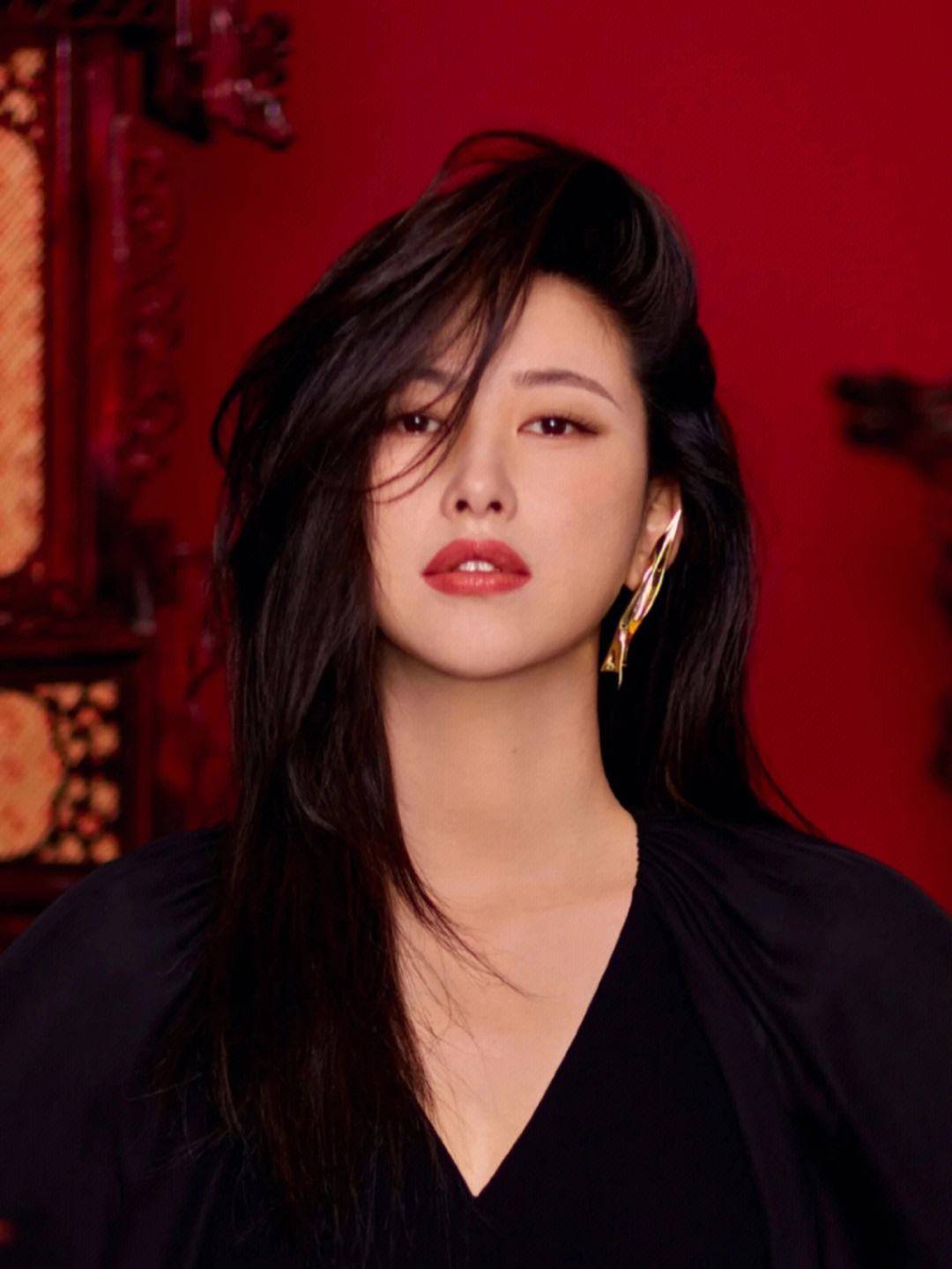 朱珠成都被偶遇,生图颜值很普通,配不上全球最美面孔的称号_明星_普通