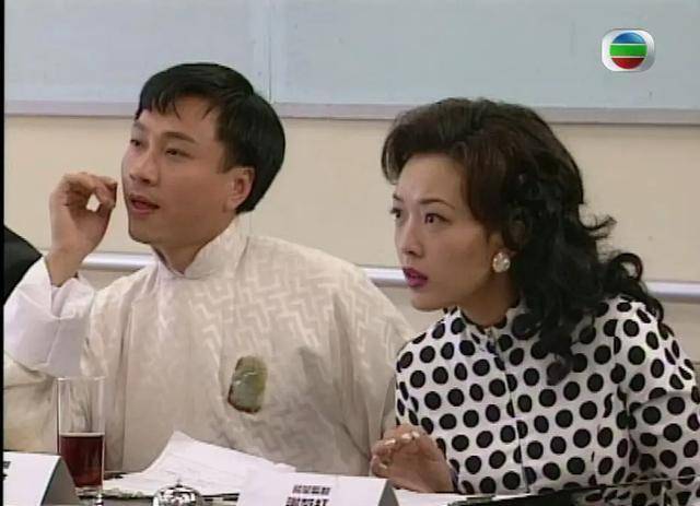 并创下收视神话,梅小青在96年继续原班人马开拍姊妹篇《乐坛插班生》