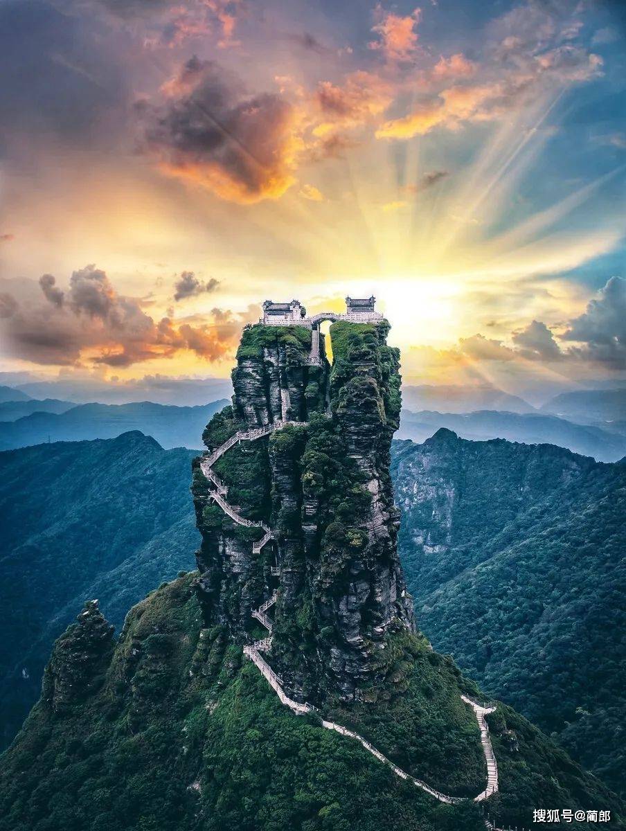 贵州旅游攻略——最值得去的地方_梵净山_苗寨_西江