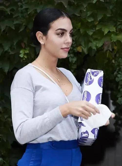 c罗在世界掀起波澜,带领球队完成大逆转,乔妹秀电臀舞,好身材一目了然