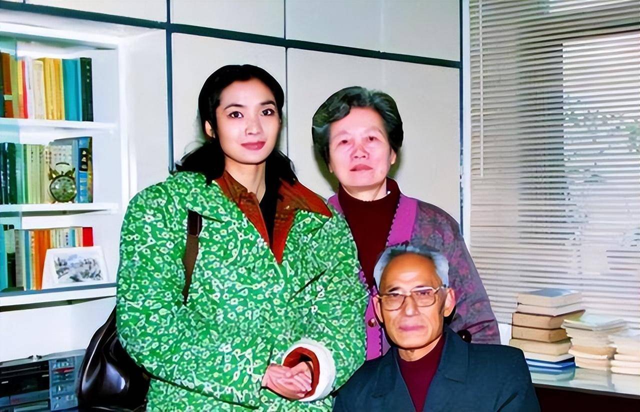 著名演员李婷,离去10年后,前夫带女儿再婚,弟弟的做法让人心寒_张子健