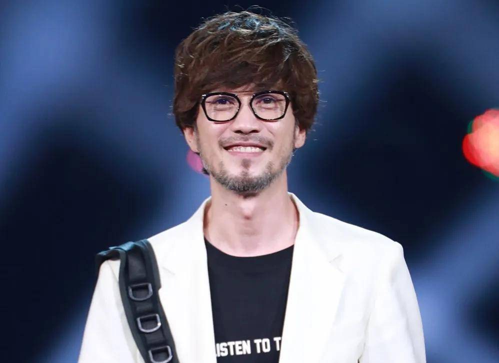 "情歌教父"周传雄:两场演唱会相隔9年,如今他回来了_生活_公司_成为了