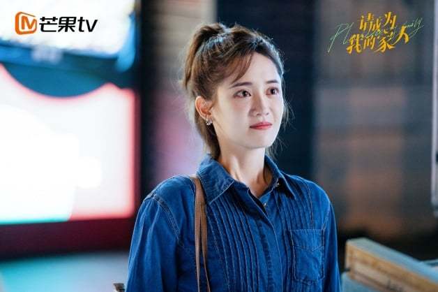 郑湫泓讲述广告翁思经理「齐思乐」为了女儿萱萱脑瘤手术费,一定要拿