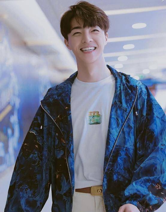 npc机场穿搭:林彦俊阔气,陈立农可爱,看到范丞丞:理解不了_显得_身高