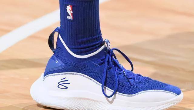 nba球员上脚:塔克两双战靴,哈登的骚粉配色很帅_队友_球鞋_nikekobe