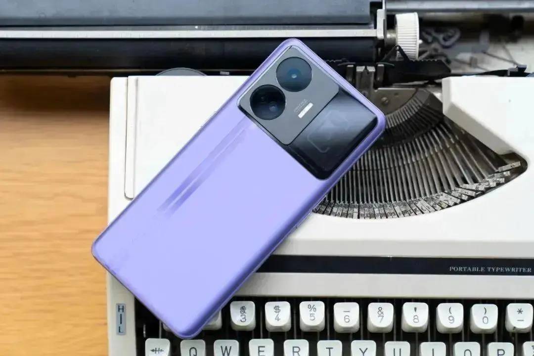 原创
            16GB+1TB突降3199元，OIS光学防抖+5000万，240W闪充旗舰跌至新低3