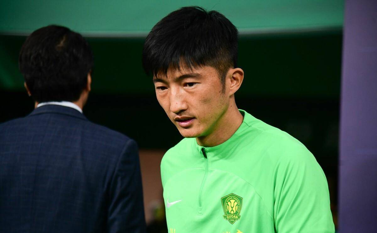 随着韩佳奇在国安比赛中的成绩逐渐提升,正值花样年华的邹德海成为了