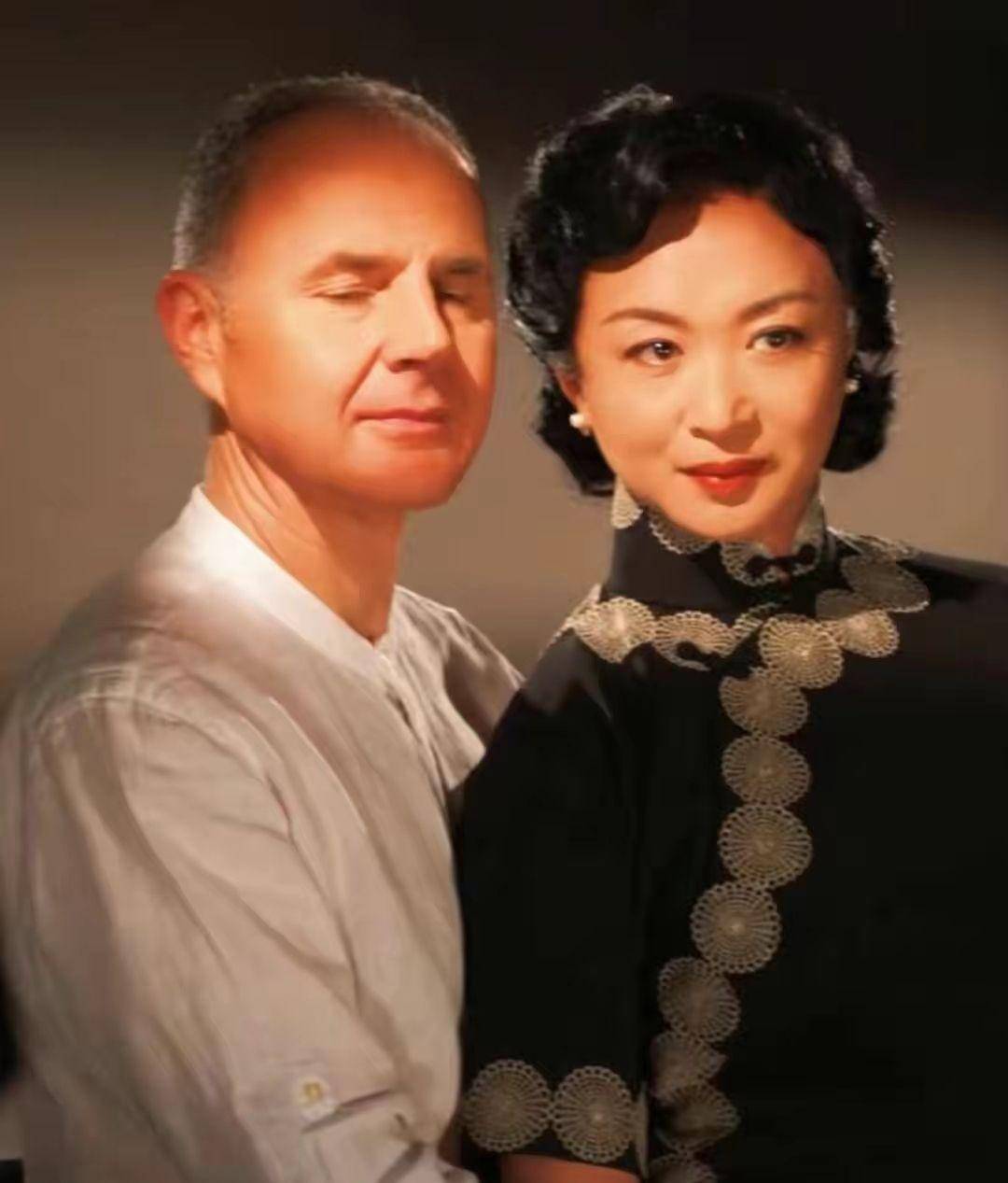 金星参加干女儿的婚礼,穿透视长裙脚踩高跟鞋,网友:风头抢走了