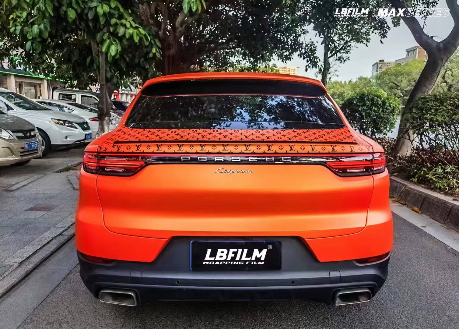 保时捷卡宴lb改色膜消光熔岩橙,橙色的明亮缤纷与红色大气奢华_搜狐