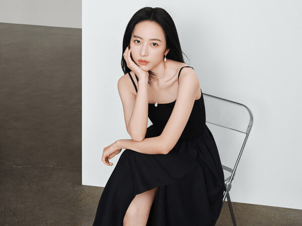 潮牌媒体 | 周雨彤的职场穿搭引领时尚新潮流| 广州潮牌媒体_女性