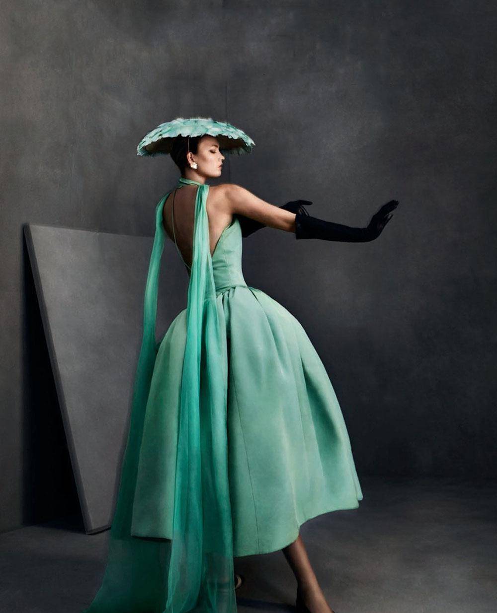 《 vogue 》abroad2018年4月的封面,摄影:russelljames