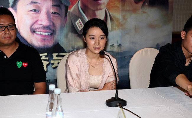 长腿白到发光,出门开豪车运动鞋上万_姚芊羽_生活_本人