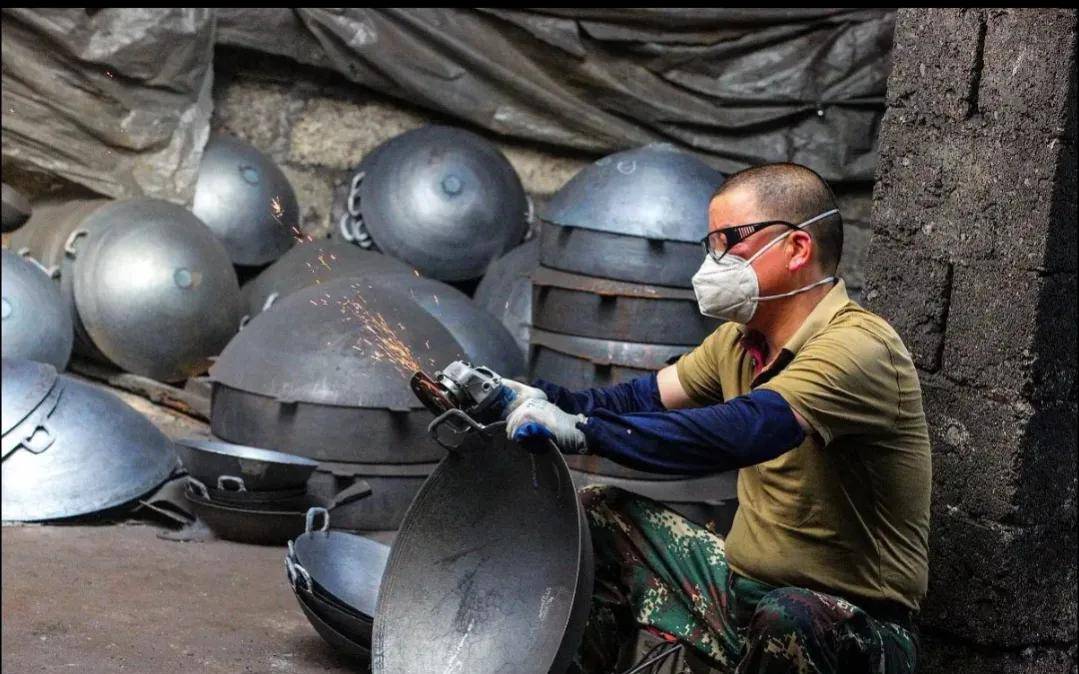 "毒铁锅"对人的危害非常大,农村是重灾区,你家有没有这种锅?