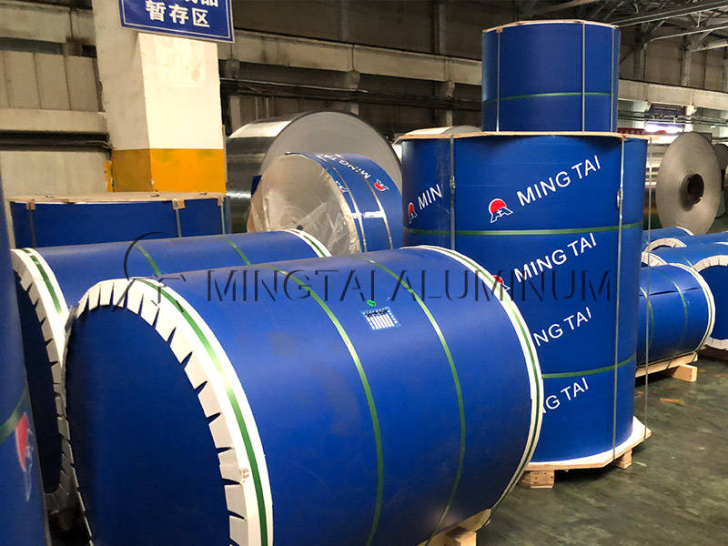 防潮膜,牛皮纸,木托,木板,钢带等基本包装材料外,还必须垫海绵条,防止