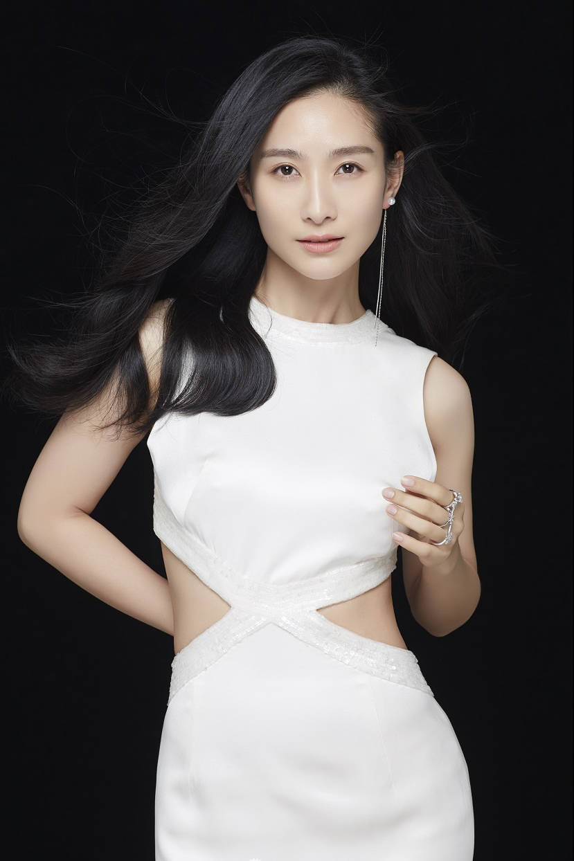 演员陶昕然发博寻找五年前飞机邻座男士,想请他看自己的首映电影_微博