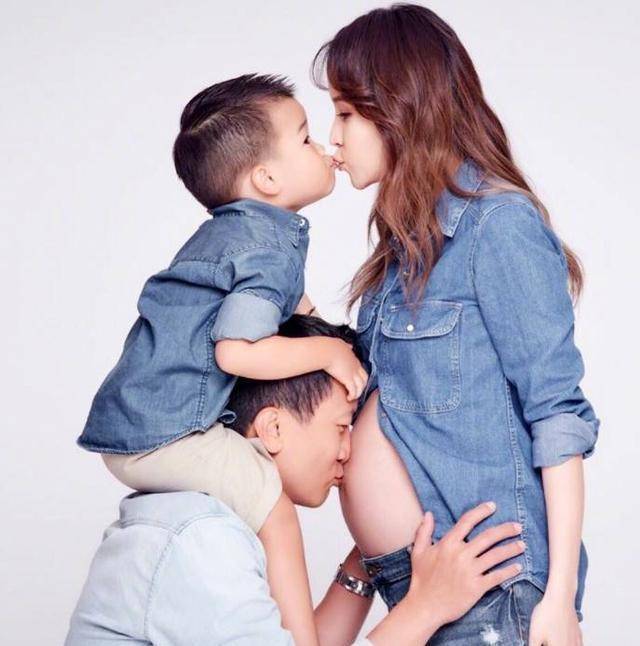 侯佩岑过度热情被批虚伪,自骂"很做作"改不了!_儿子_黄伯俊_老公