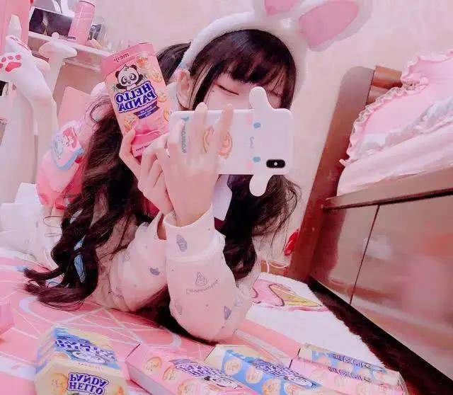 为讨好网友模仿蝙蝠,粉丝看了表示心疼!_洛丽塔_cos_服装