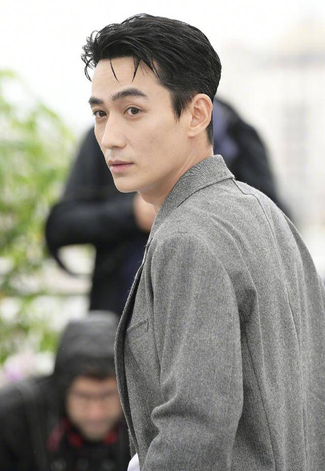 电影《河边的错误》映后掌声持续两分多钟,朱一龙魏书钧圆梦了_中国