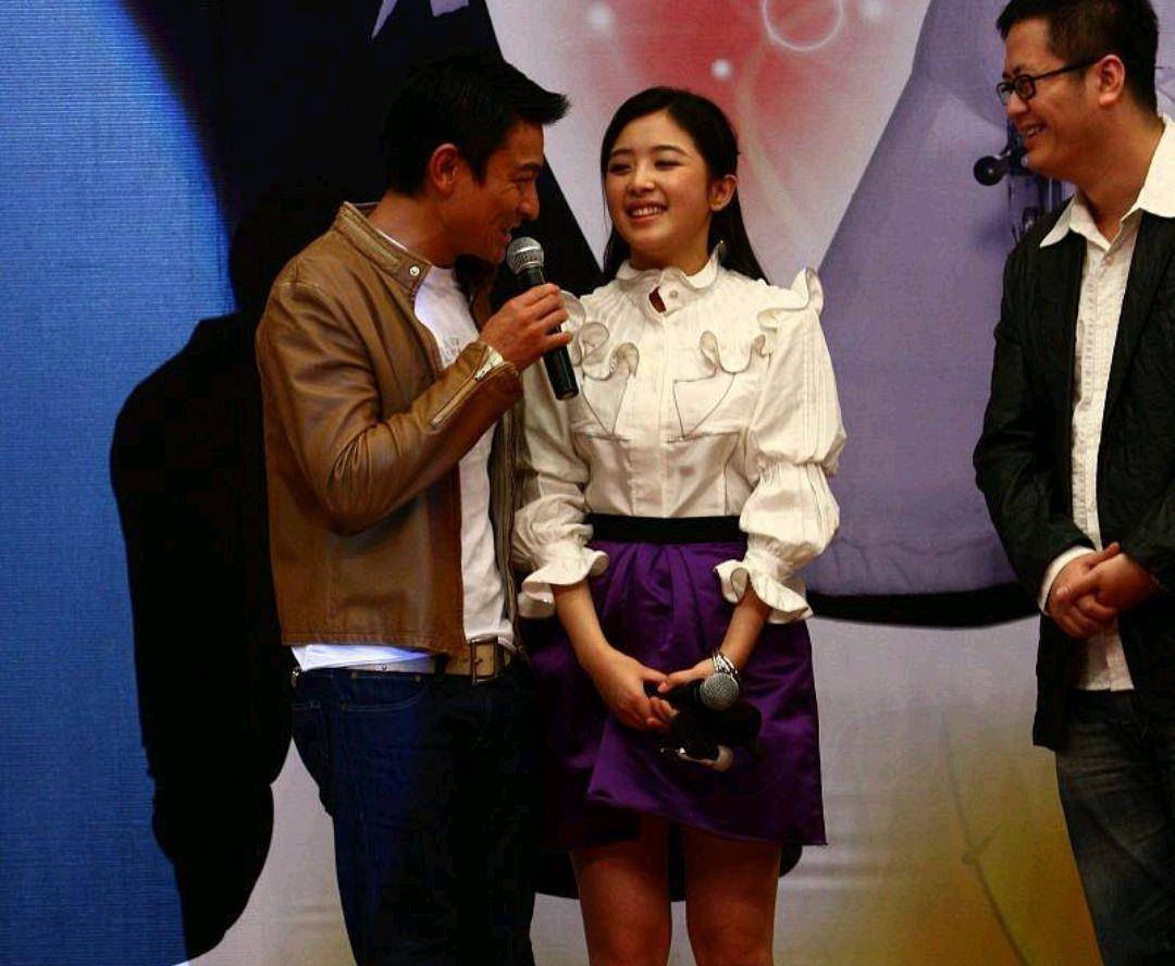 女明星的"干爹"们:刘德华,周润发,周星驰等人尽心尽力_张含韵_徐娇