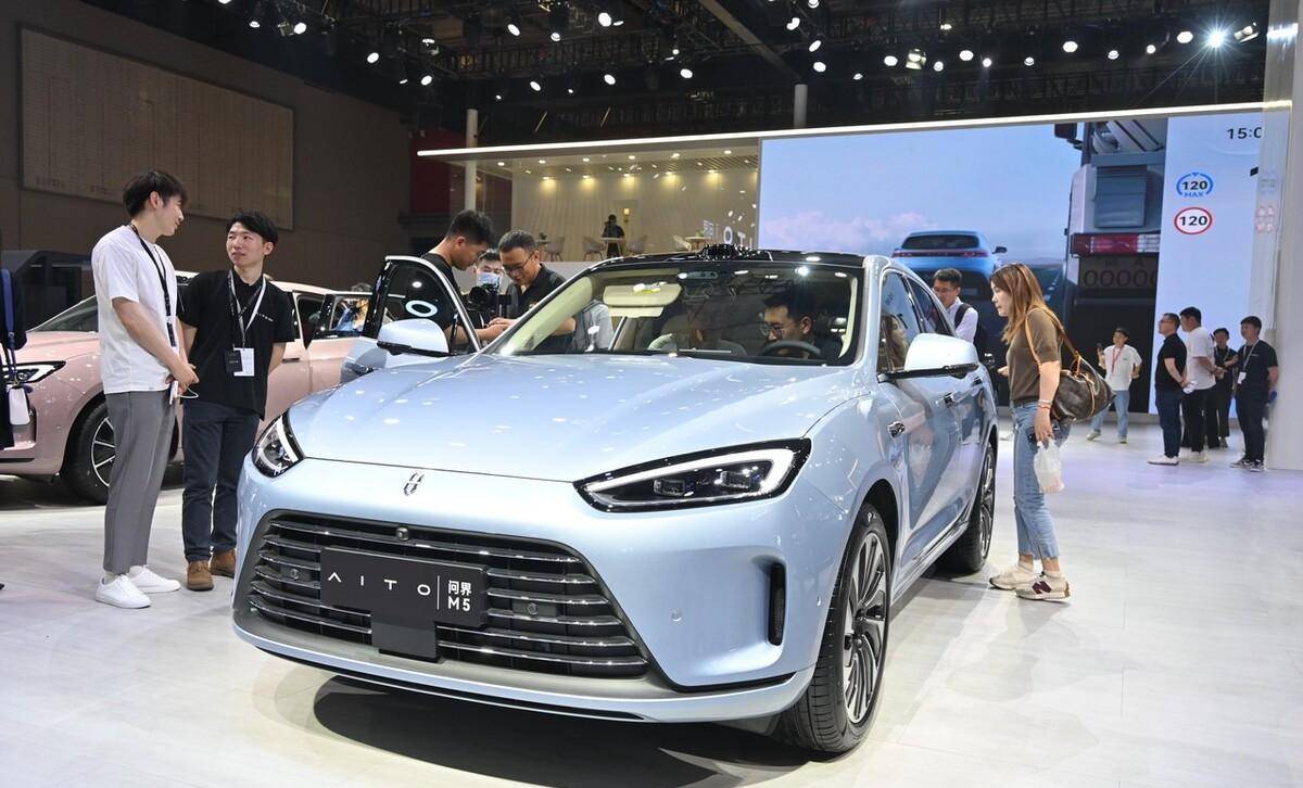 鲶鱼效应华为智驾汽车行业的黑马,不造车也能从中分一杯羹_智能_方案