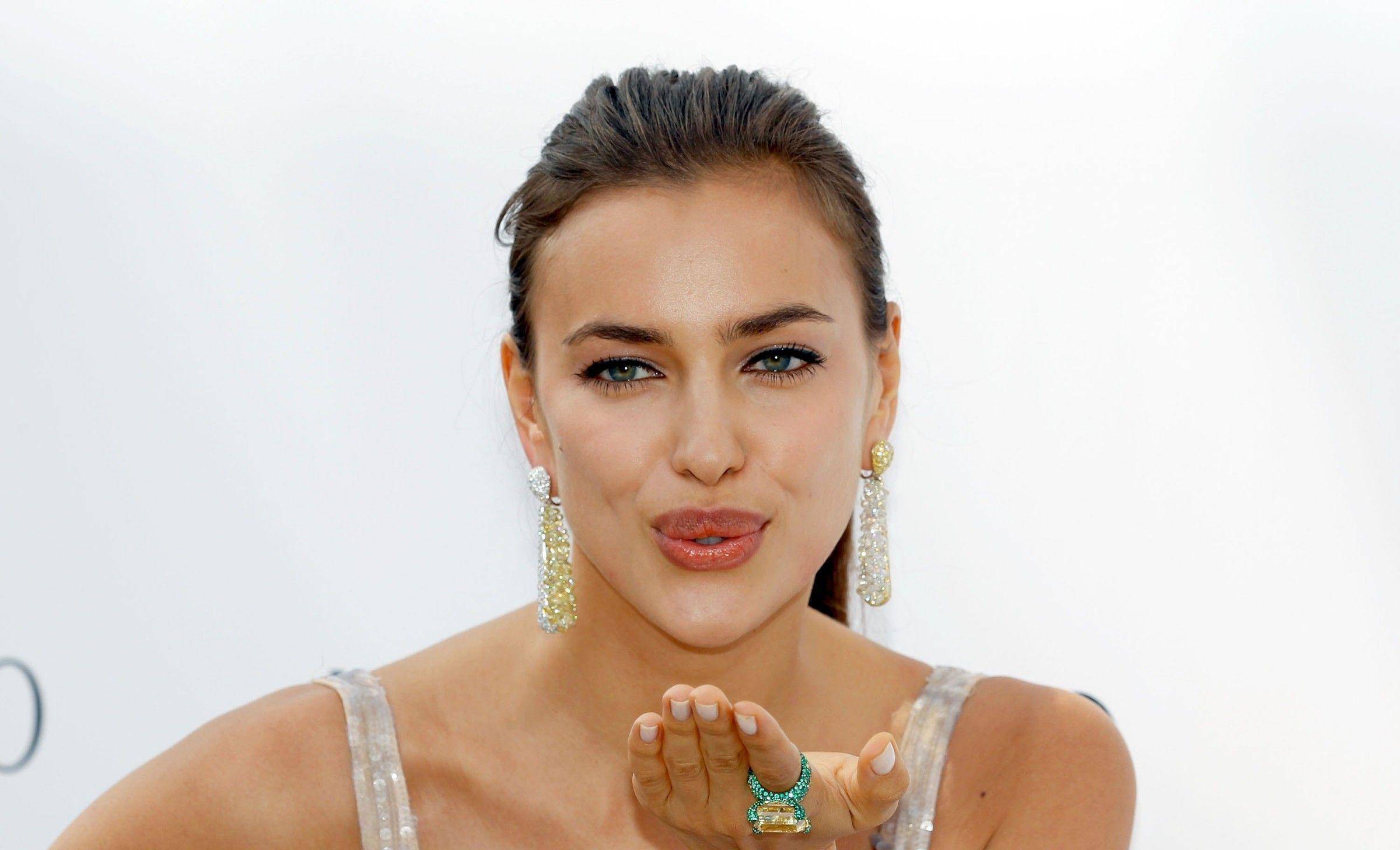 超模伊莉娜素颜逛街,没有助理保镖,负重弯腰_库珀_女儿_孩子