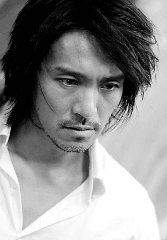 曾经他的每部电影都堪称经典,如今却很少再拍电影_周星驰_黄百鸣_喜事