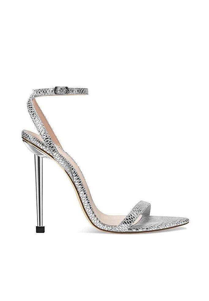 超模亚历山德拉·安布罗休选择了哪些时尚高跟鞋?_凉鞋_裙子_皮革