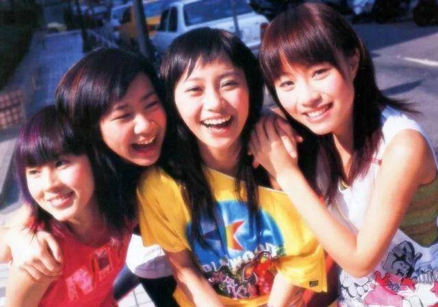 相对较多,而据闻当时在解散组合的时候,公司高层最后选了傅颖,邓丽欣