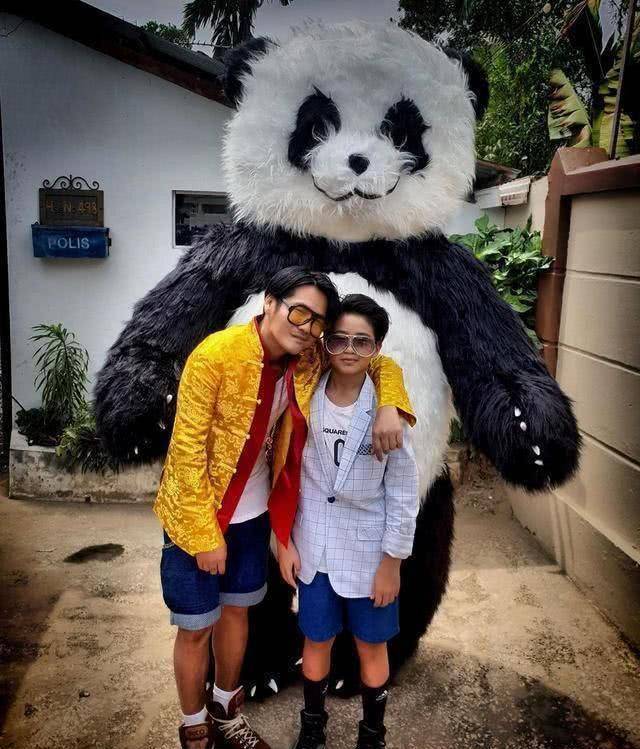 曹格儿子11岁就快有爹高,戴3000墨镜酷帅十足,像曹格古天乐合体_joe