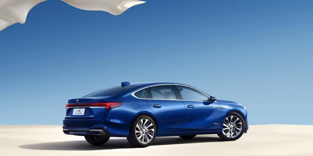 全新一代君越沿用了别克pure design纯粹设计理念,大尺寸的飞檐展翼