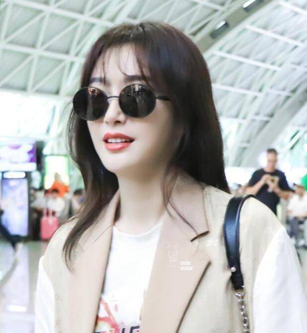 当37岁的秦岚再剪空气刘海,网友感叹:知画越来越美了_形象_延禧_月光