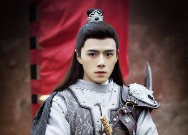 当183cm的肖战遇上184cm的方逸伦,《玉骨遥》里的男配"都挺好"_王子奇