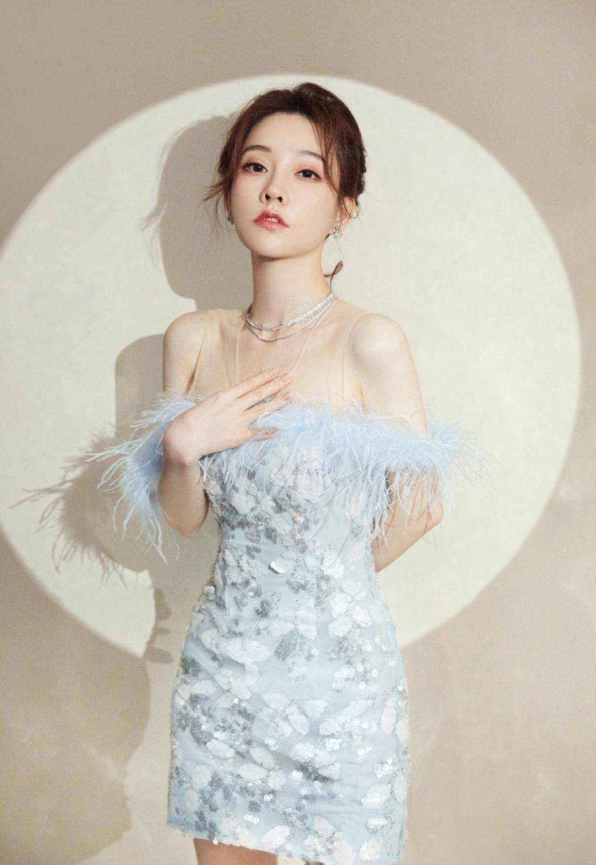 这就是甜妹吗?被姐姐夸奖来看看冯提莫的表现