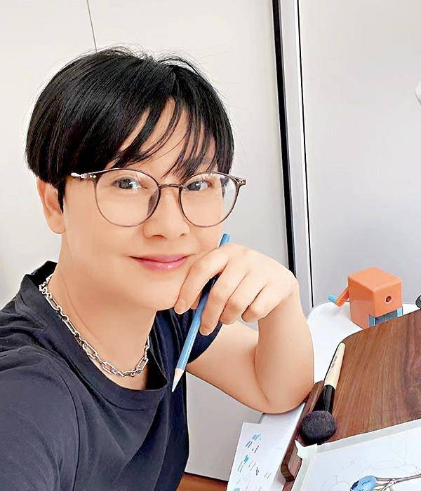 张卫健带年轻女子和女童同行神色紧张,联系耐人寻味_张茜_内地_夫妻