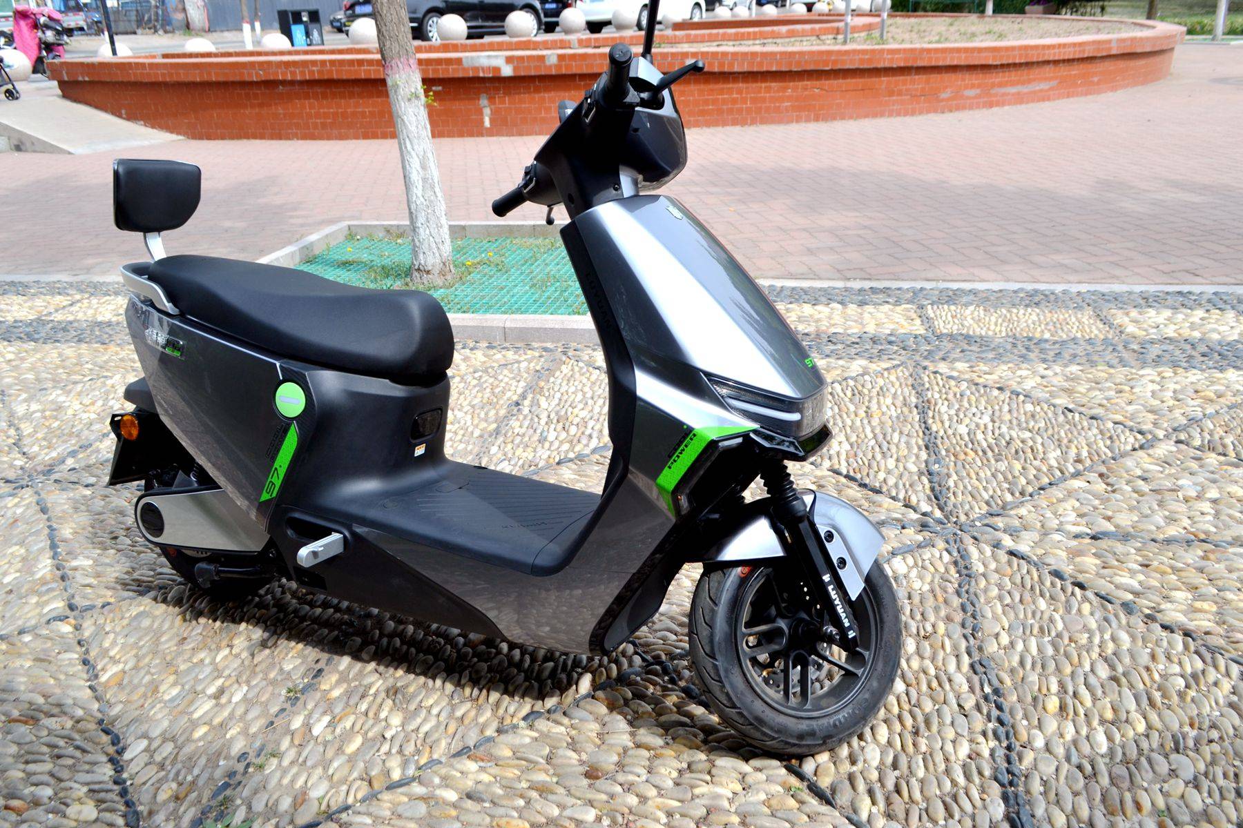 绿源s70液冷电动车,骑了半个月后,说说利弊!