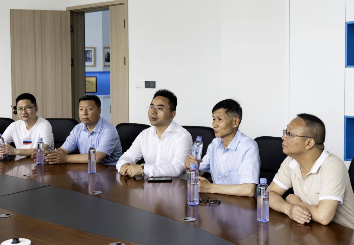 黄山无极雪品牌创始人,黄山无极雪食品有限公司公司董事长吴黎康代表