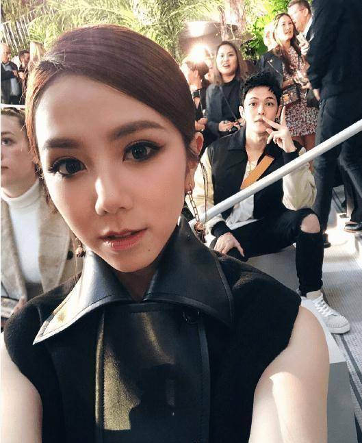 邓紫棋再次穿皮裤造型好霸气,自我调侃的语气太逗了_mark_男朋友_衣品