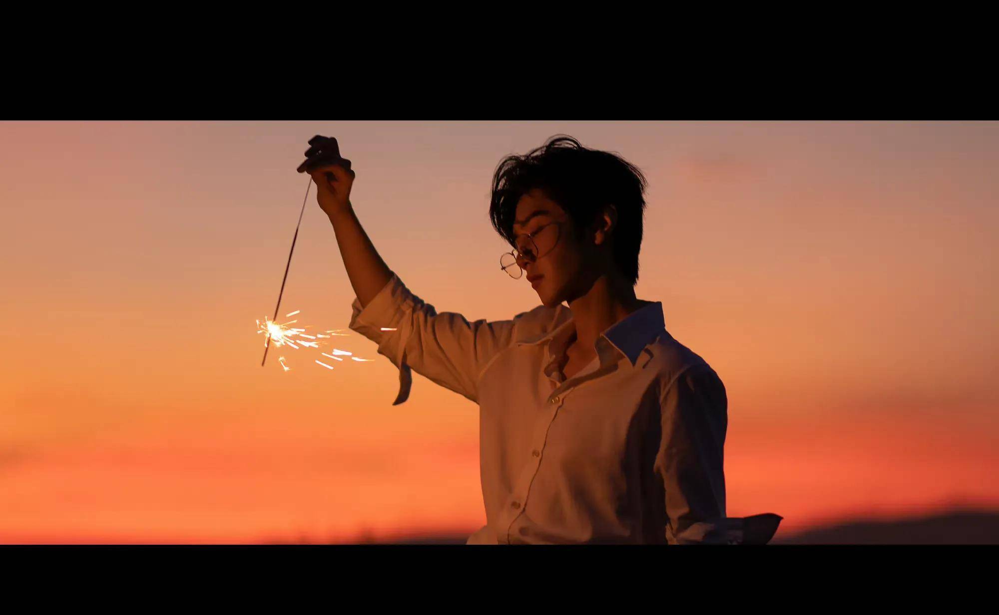 满屏溢出的帅,白衣少年,也太迷人了_感觉_烟花_绝代双骄